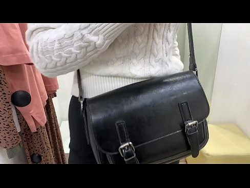❤️ Masturbasyon piblik nan jenn femèl FeralBerry ak yon gode nan sal la Fitting ❌ Fucking nan pònografi ht.porngipfy.ru